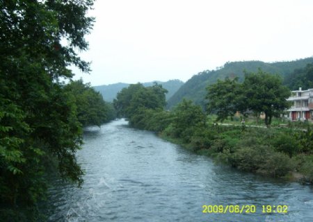 汀江河畔图片