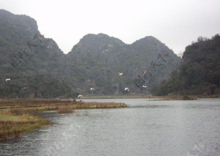 山峰起伏圖片