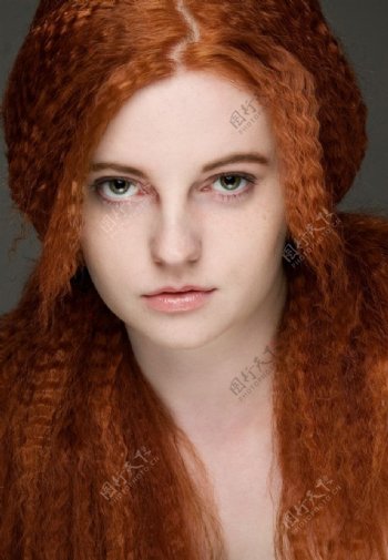 美国姑娘女孩红发女郎厄尼小姐加勒廷姑娘发型素材美发素材图片
