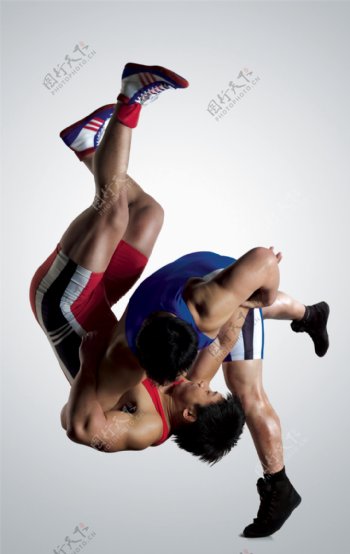 男子摔跤图片