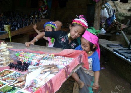 泰国长颈族的小孩儿图片