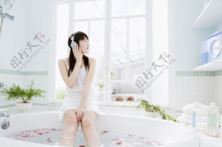 女性轻松淋浴0215