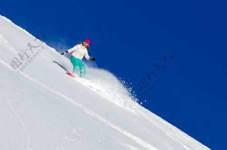滑雪的人
