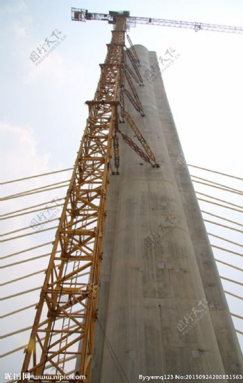 施工中的斜拉桥塔