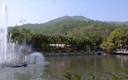 圭峰山玉湖喷水池美景