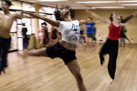 人舞蹈体育运动业余爱好休闲舞蹈髋关节跳