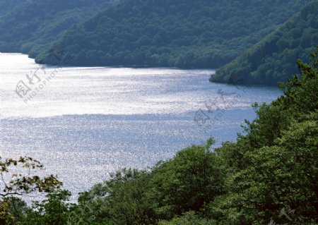美丽湖泊美景图片