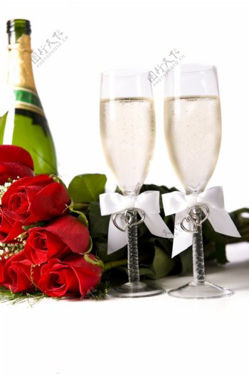 香槟酒和玫瑰花图片
