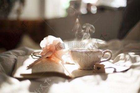 爱笔床喝酒茶早上礼品热早餐目前家居室内书平日记