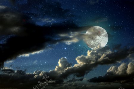乌云月夜图片