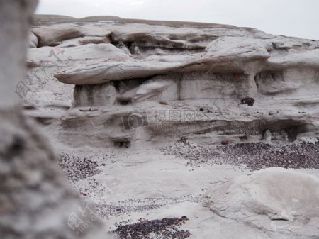 黑与白景观砂岩侵蚀岩石地层溶洞