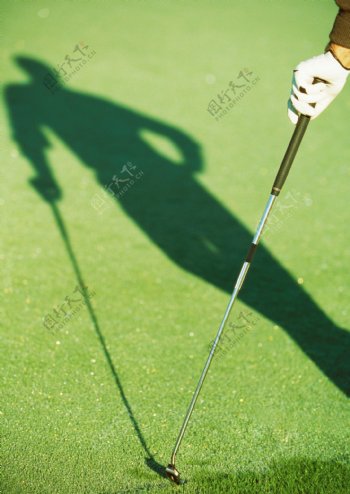 手拿高尔夫球棒人的影子图片