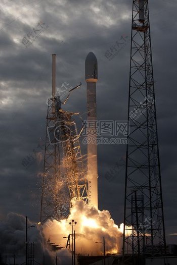 升空火箭发射Spacex公司启动火焰推进空间火箭