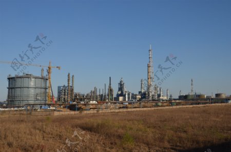 新建炼油厂图片