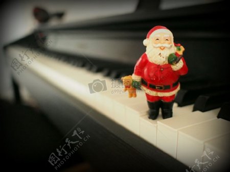 琴键上的圣诞老人