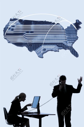 美国地图前的办公商务男女图片