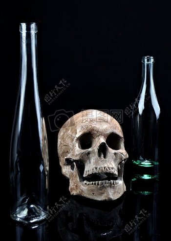 黑暗玻璃照片黑色工作室死亡背景仍然生活头骨组合简单一瓶的