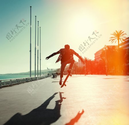 滑板运动员图片