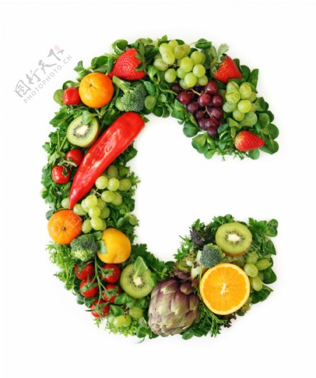 新鲜水果和蔬菜组成的字母C图片