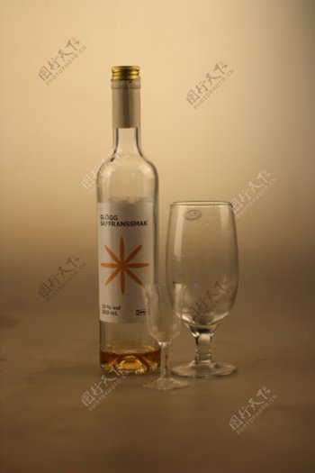 玻璃酒瓶图片