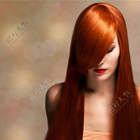 橘色长发女人图片