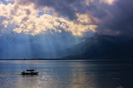 云南大理双廊洱海神光