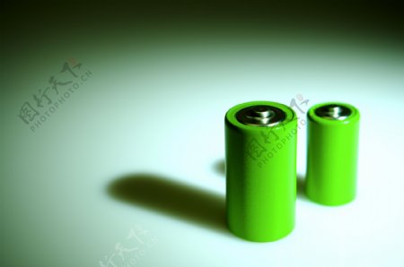 两节绿色电池图片