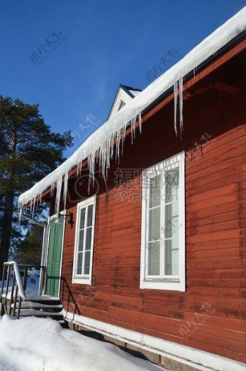 冬天房子红色冰冷雪西博滕太阳能景观瑞典