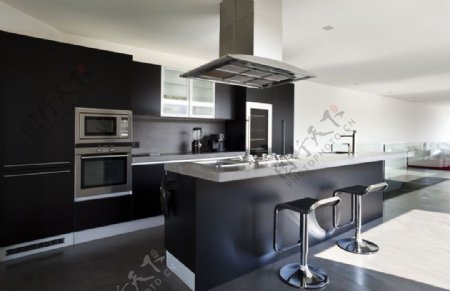 黑色大气现代厨房设计图片