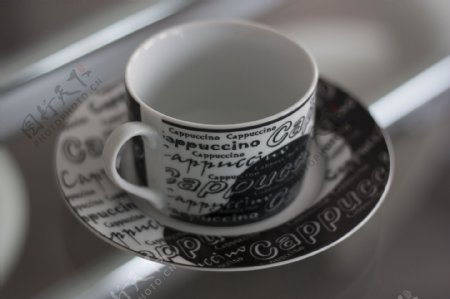 花纹陶瓷咖啡杯图片