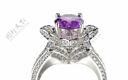 紫色钻石戒指