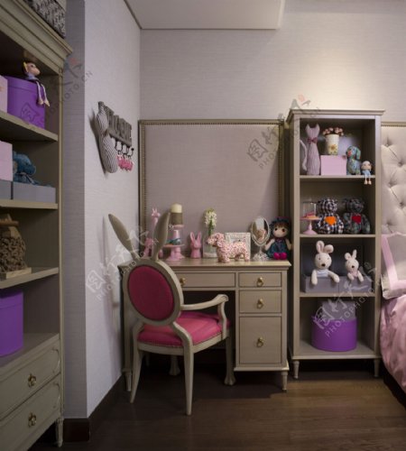 美式粉色卧室梳妆台设计图