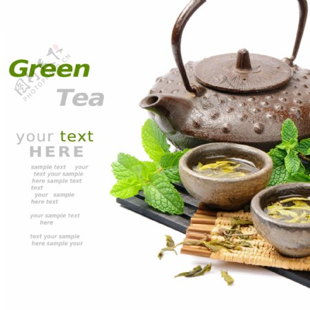 茶杯茶壶和绿叶