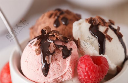 覆盆子巧克力冰淇淋图片