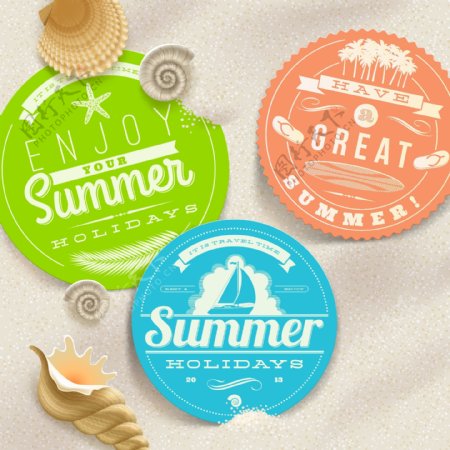 沙滩海螺与夏日旅游标签