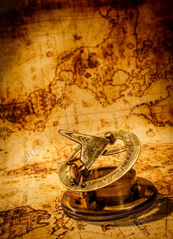 地图上的古老指南针