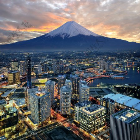 富士山与城市建筑鸟瞰图片