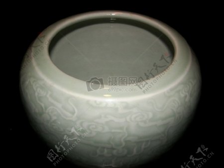 白色的陶瓷罐子