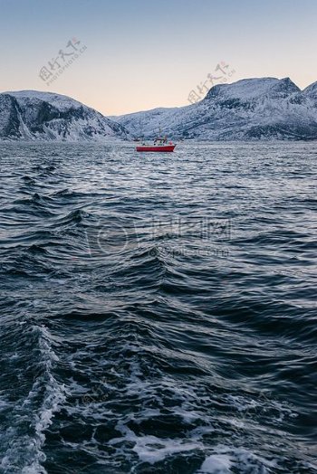 船海海洋水钓鱼北欧北极海岸岸悬崖岩