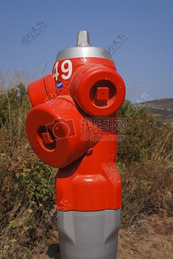 孤独的红色消防栓