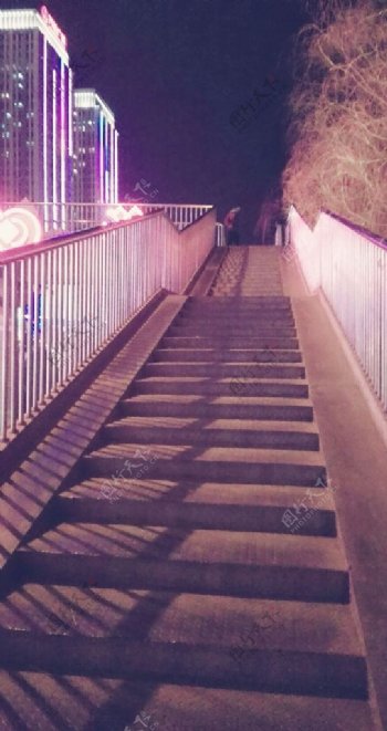 楼梯夜景