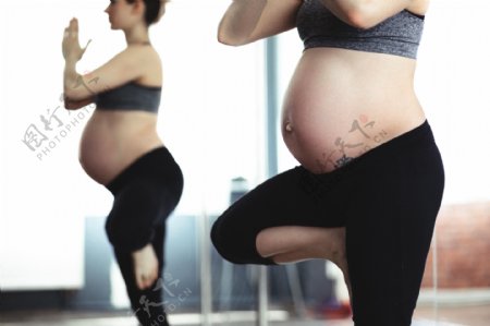 孕妇练瑜伽