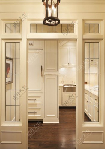 欧式小别墅厨房玻璃隔断造型设计家装效果图