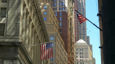 美国国旗在华尔街上飘扬