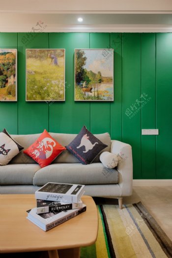 现代时尚客厅黄绿色地毯室内装修效果图