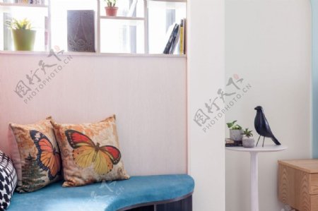 现代清纯客厅白色背景墙室内装修效果图