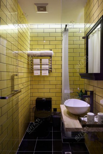 时尚个性卫生间黄色卫生间室内装修效果图