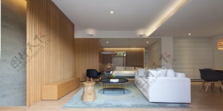 现代雅致客厅褐色木板背景墙室内装修效果图