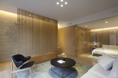 现代时尚客厅金色背景墙室内装修效果图
