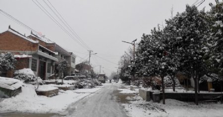 乡村街道雪景